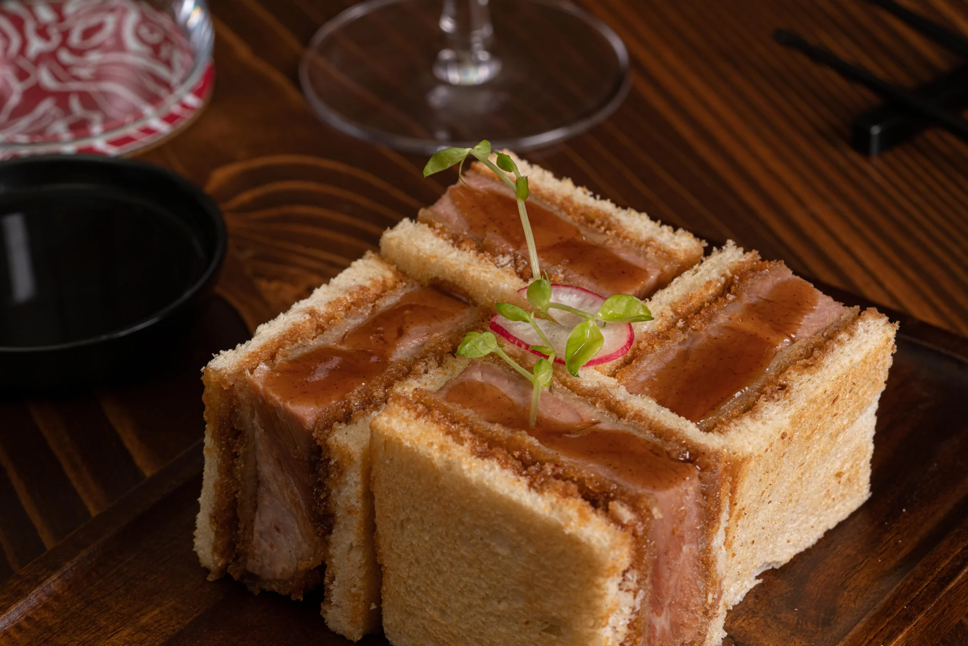 Katsusando TANTŌ con salsa tonkatsu